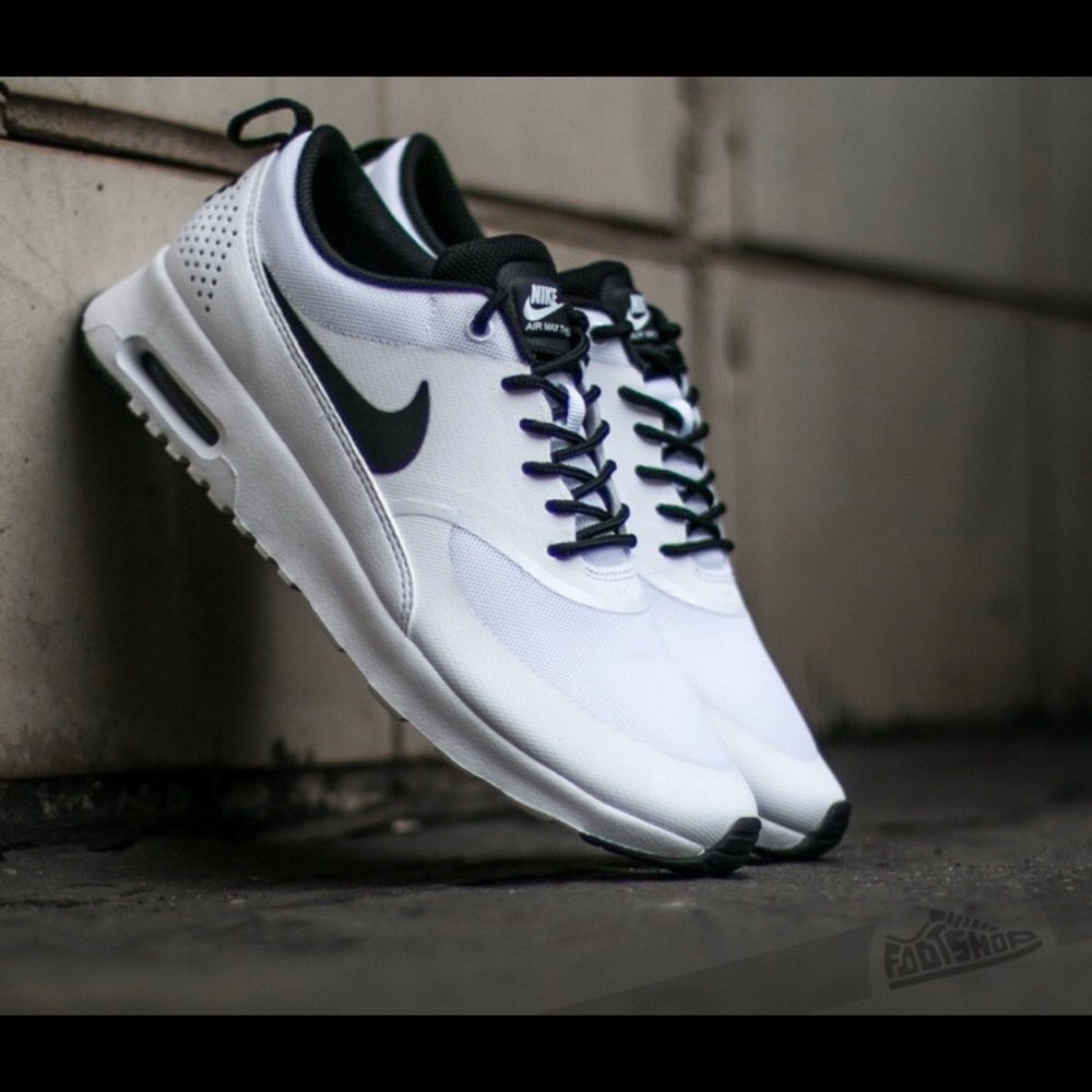Nike Thea white 9 men 11 woman